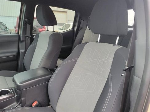 Used 2020 Toyota Tacoma TRD Off-Road image 19