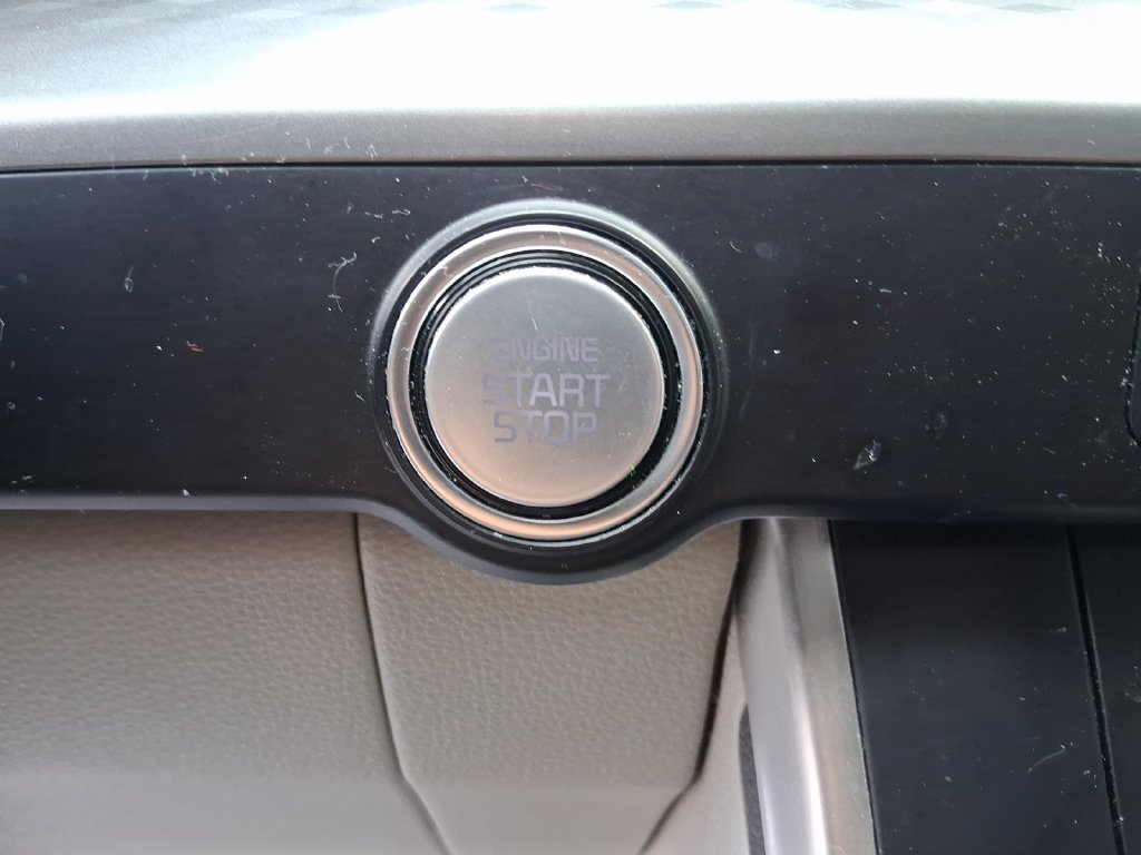 Used 2022 Kia Carnival LX FWD image 29