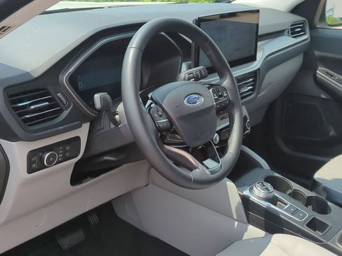 Used 2024 Ford Escape SE image 10