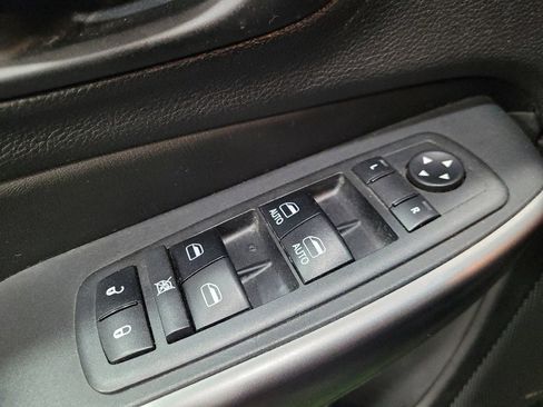 Used 2019 Jeep Cherokee Latitude Plus w/ Cold Weather Group AWD/4WD image 27