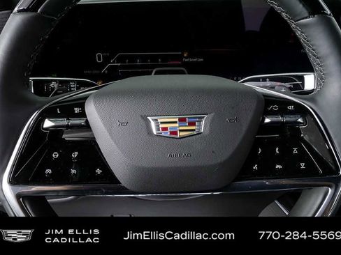 Used 2025 Cadillac Escalade Luxury image 9