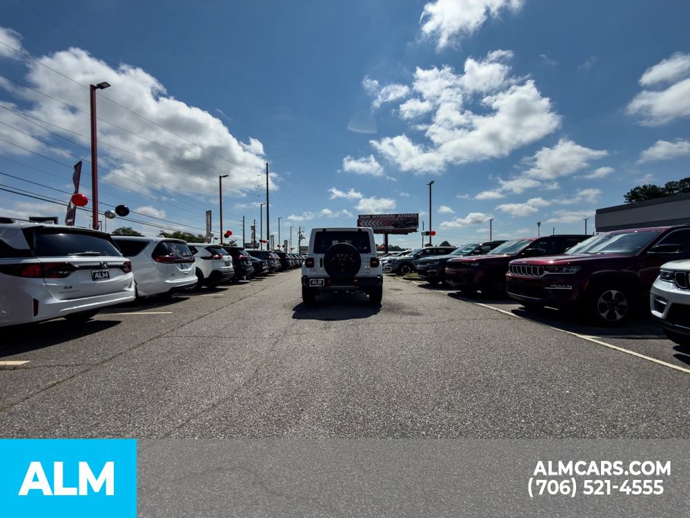 Used 2024 Jeep Wrangler Unlimited Sahara AWD/4WD image 9