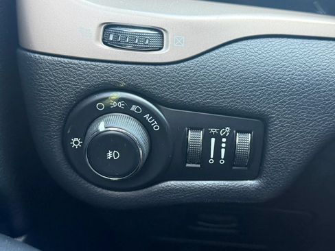 Used 2016 Jeep Cherokee Limited AWD/4WD image 30