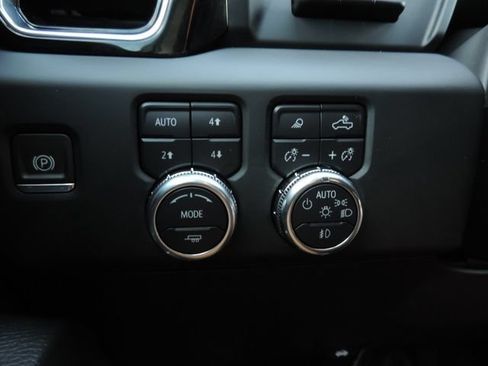 Used 2024 GMC Sierra 1500 Denali w/ Technology Package AWD/4WD image 31