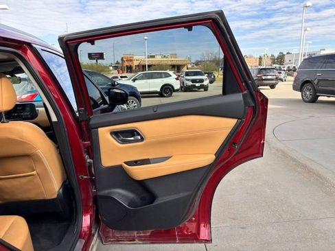 Used 2022 Nissan Rogue Platinum w/ Head-Up Display Package image 25