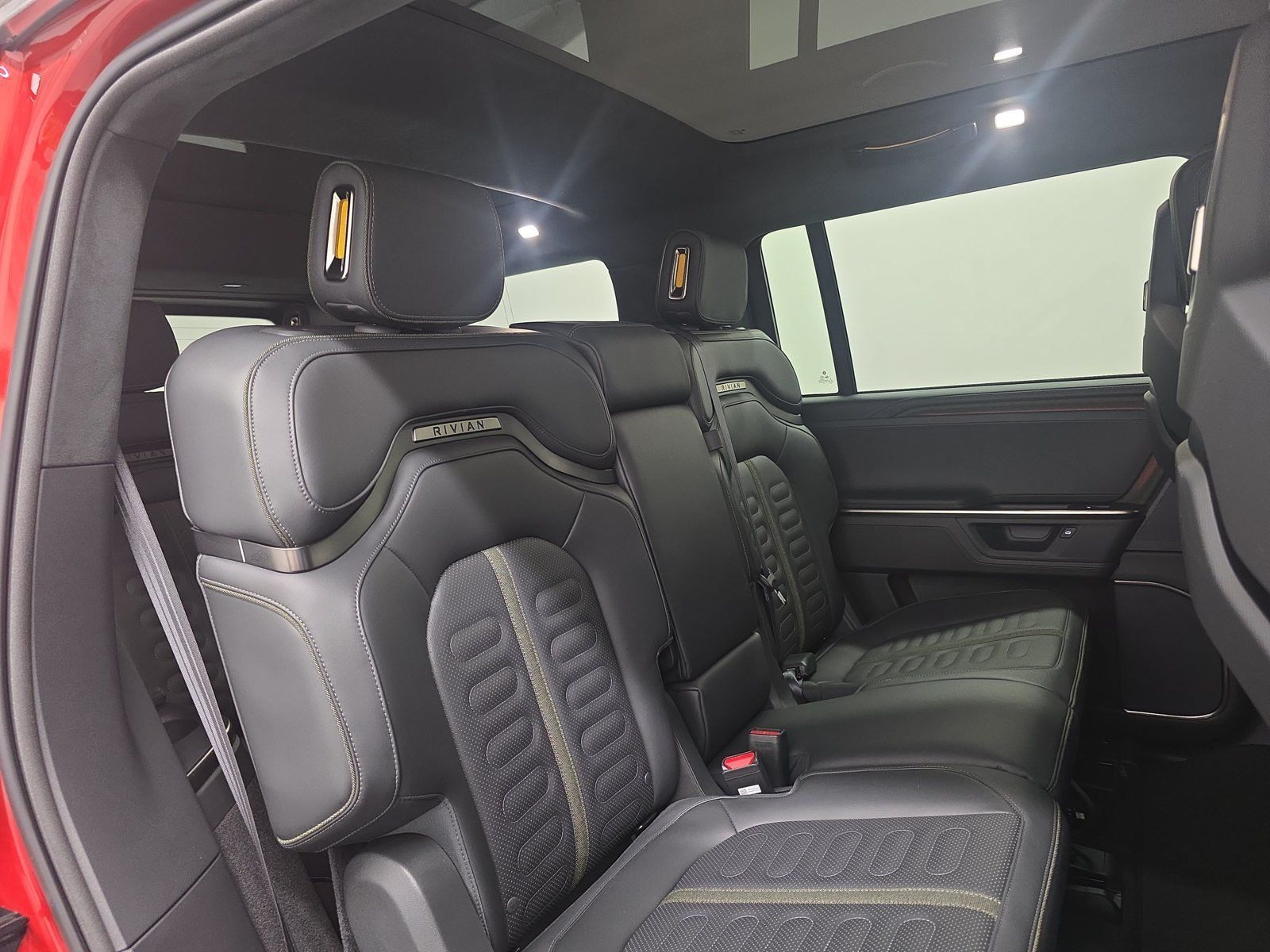 Used 2025 Rivian R1S Adventure Dual AWD/4WD image 23