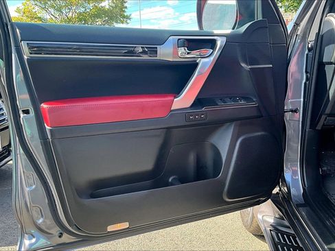 Used 2022 Lexus GX 460 Premium w/ Accessory Package AWD/4WD image 21