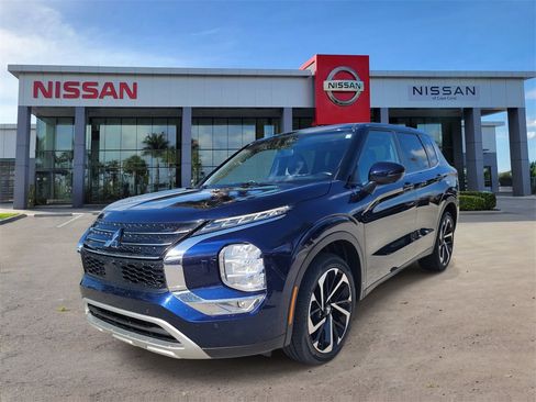 Used 2024 Mitsubishi Outlander SE Black Edition image 10