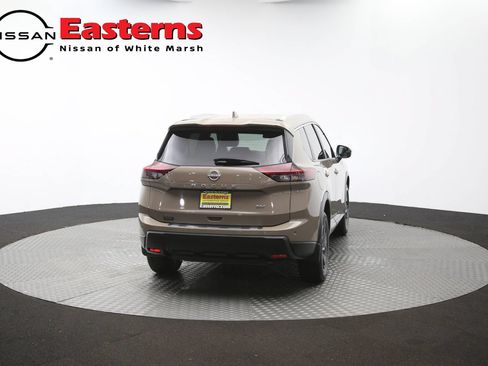 Used 2024 Nissan Rogue SV w/ SV Premium Package FWD image 38