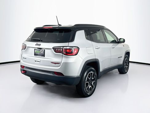Used 2025 Jeep Compass Trailhawk AWD/4WD image 9