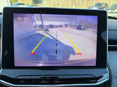 Used 2024 Jeep Compass Latitude image 9