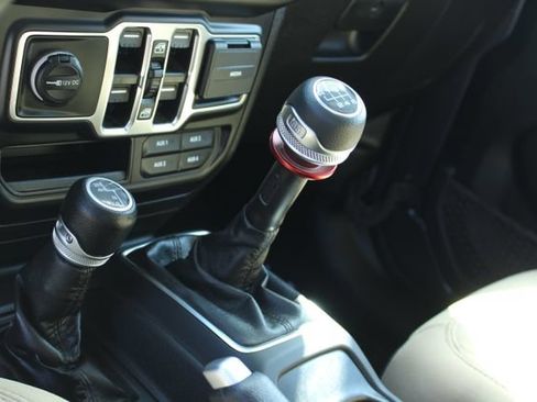 Used 2022 Jeep Wrangler Unlimited Sport AWD/4WD image 15