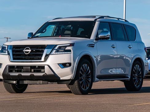 Used 2024 Nissan Armada Platinum w/ Captain's Chairs Package RWD image 4