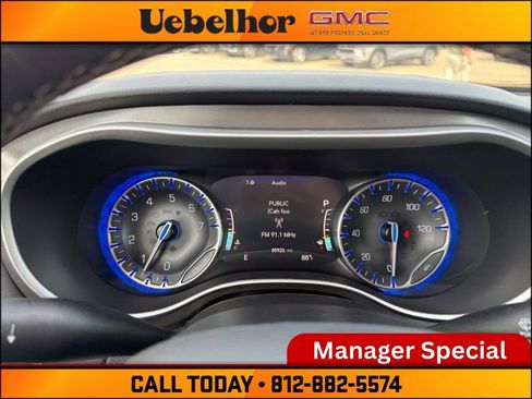 Used 2022 Chrysler Pacifica Touring-L FWD image 31