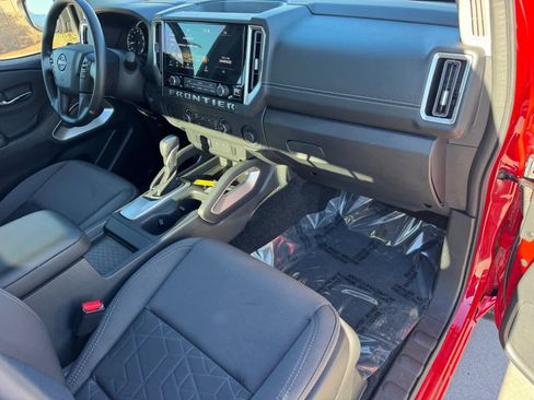 Certified 2025 Nissan Frontier SV image 11