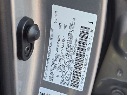 Used 2017 Toyota Tacoma TRD Sport image 14