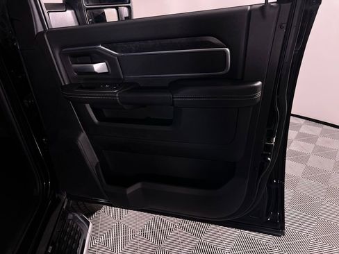 Used 2024 RAM 2500 Big Horn w/ Safety Group image 33