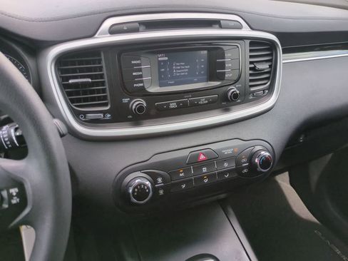 Used 2017 Kia Sorento FWD image 27