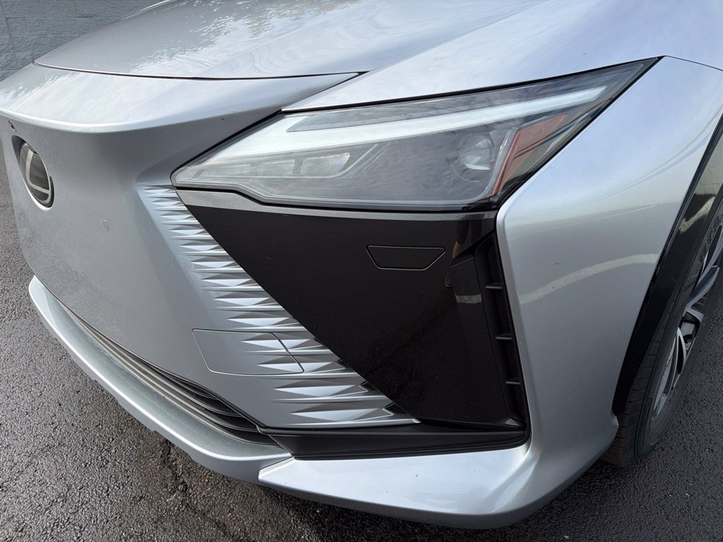 Used 2025 Lexus RZ 300e w/ Accessory Package (2T) FWD image 9