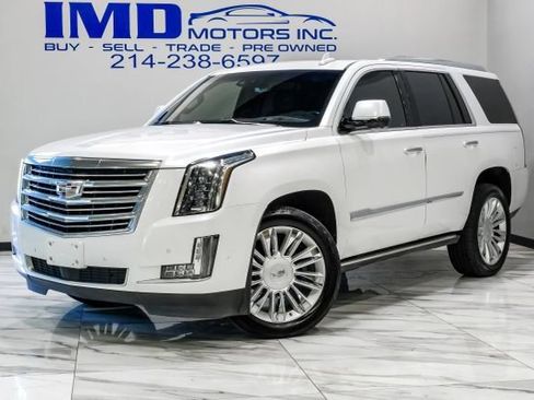 Used 2020 Cadillac Escalade Platinum RWD image 2