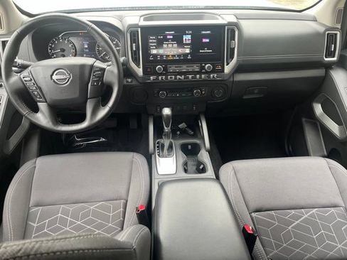 Certified 2025 Nissan Frontier SV w/ SV Convenience Package RWD image 12