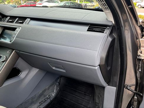 Used 2019 Land Rover Range Rover Evoque SE AWD/4WD image 16