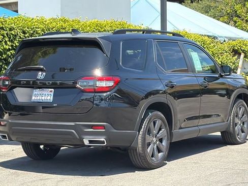 Certified 2025 Honda Pilot Sport image 4
