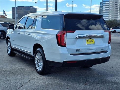 Used 2021 GMC Yukon XL SLT w/ SLT Premium Package image 24
