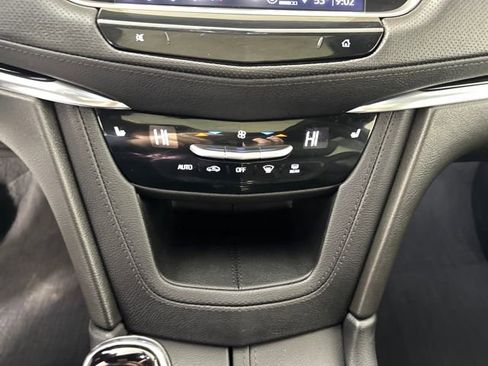 Used 2022 Cadillac XT6 Luxury image 23