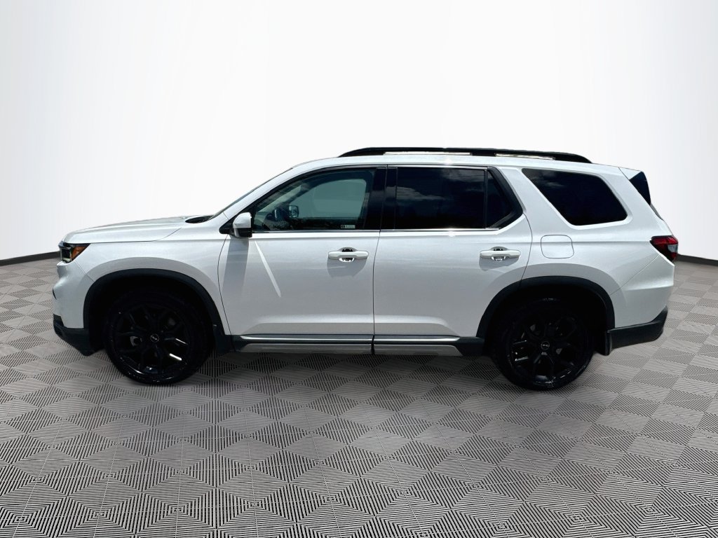 Used 2025 Honda Pilot Touring image 9