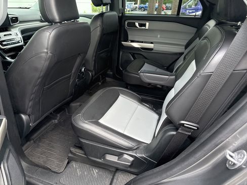 Used 2023 Ford Explorer XLT w/ Equipment Group 202A AWD/4WD image 11