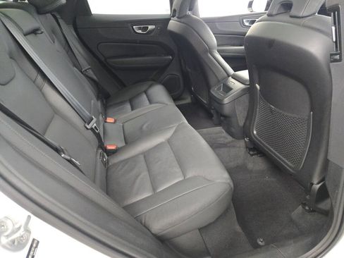 Used 2025 Volvo XC60 B5 Plus AWD/4WD image 9