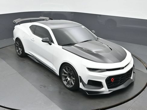 Used 2019 Chevrolet Camaro ZL1 RWD image 30
