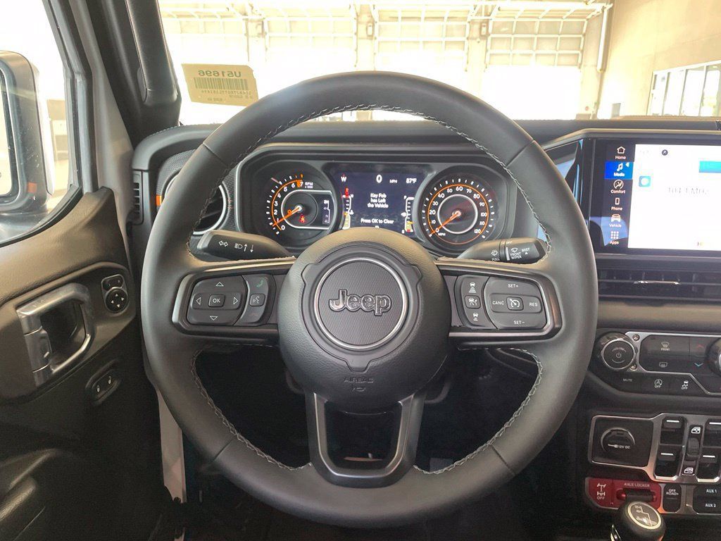Used 2026 Jeep Gladiator Mojave AWD/4WD image 18