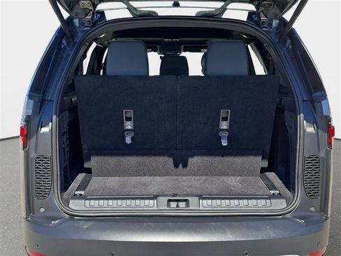 Used 2025 Land Rover Discovery S image 15