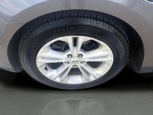 Used 2013 Ford Taurus SEL FWD image 20