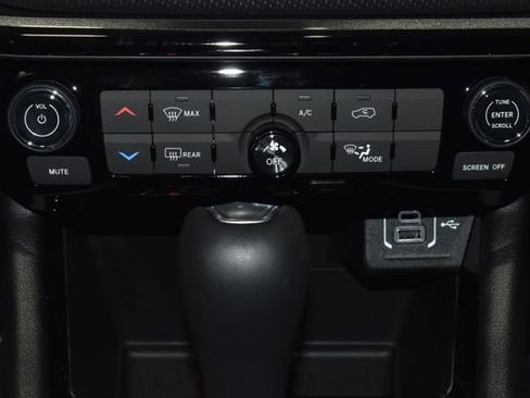 New 2026 Jeep Compass Latitude image 13