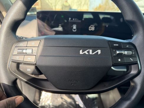 Used 2025 Kia K4 LXS image 27