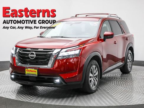 Used 2022 Nissan Pathfinder SL image 1