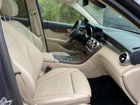Used 2022 Mercedes-Benz GLC 300 4MATIC image 38