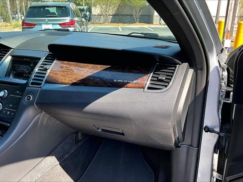 Used 2015 Ford Taurus Limited image 18