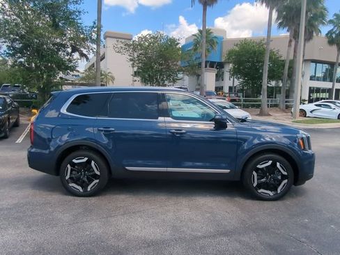 Used 2025 Kia Telluride S AWD/4WD image 4