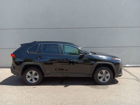 Used 2025 Toyota RAV4 XLE AWD/4WD image 2