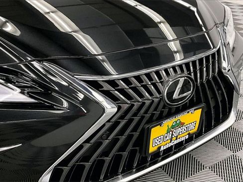 Used 2025 Lexus ES 300h w/ Premium Package image 29