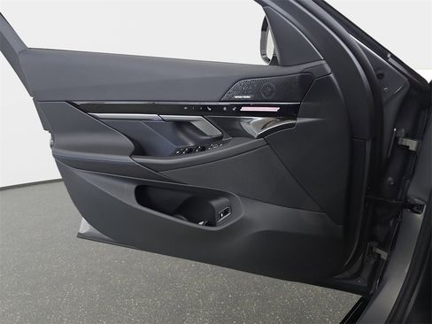 Used 2025 BMW 530i xDrive w/ M Sport Package image 30