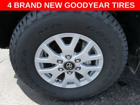 Used 2024 Toyota Tacoma SR AWD/4WD image 4