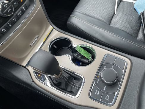 Certified 2016 Jeep Grand Cherokee Limited w/ Luxury Group II image 21