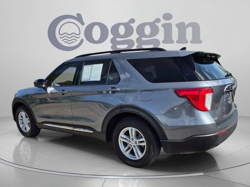 Certified 2022 Ford Explorer XLT RWD image 3