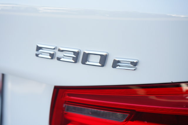 Used 2020 BMW 530e w/ Convenience Package RWD image 12