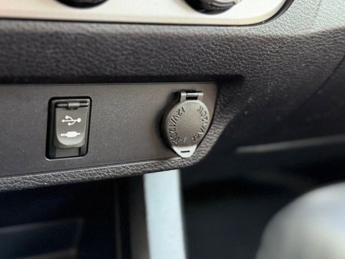 Used 2016 Toyota Tacoma SR5 image 17